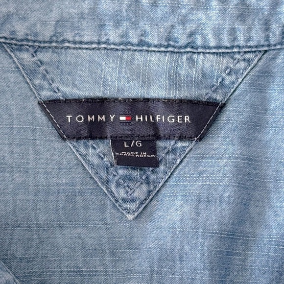 Tommy Hilfiger Size Large Blue Chambray Casual Button Down Shirt Cotton/Viscose - Picture 3 of 6